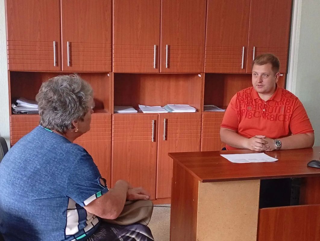 Сегодня в ходе очередного приема заместитель главы администрации округа Александр Сергеев рассмотрел обращения жителей Ясиноватой, в которых поднимались преимущественно вопросы ремонта и восстановления жилья, а также... Сегодня в ходе очередного приема заместитель главы администрации округа Александр Сергеев рассмотрел обращения жителей Ясиноватой, в которых поднимались преимущественно вопросы ремонта и восстановления жилья, а также...