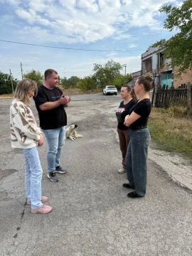 Депутат Амвросиевского муниципального совета Александр Молчанов от партии «Единая Россия» провел встречу с жителями пгт Кутейниково