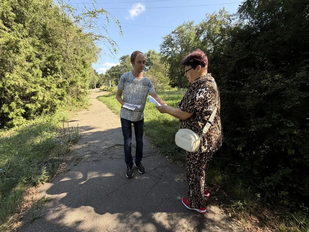 Сегодня, 31 июля, в рамках проекта «Историческая память» в Кировском внутригородском районе состоялась акция по раздаче информационно-патриотических листовок о герое-десантнике Советского Союза Владимире Маргелове... Сегодня, 31 июля, в рамках проекта «Историческая память» в Кировском внутригородском районе состоялась акция по раздаче информационно-патриотических листовок о герое-десантнике Советского Союза Владимире Маргелове...