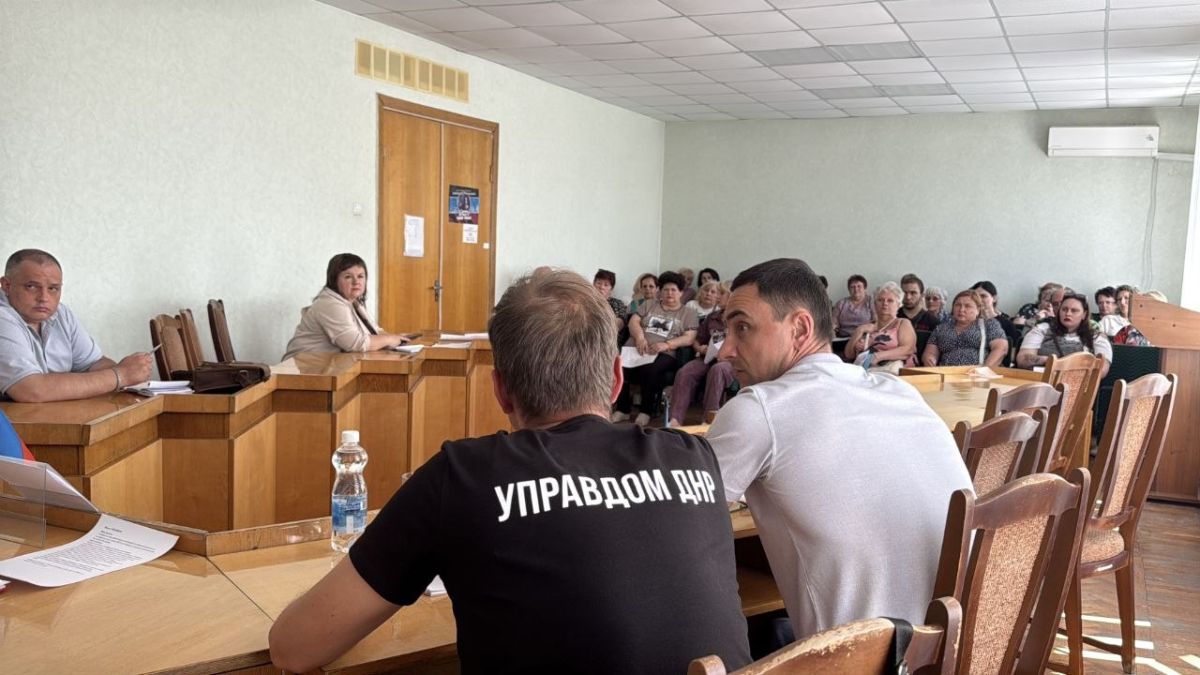 Анна Кондрыкинская: Состоялась очередная встреча с инициативными жителями и старшими по домам в Пролетарском районе города Донецка Анна Кондрыкинская: Состоялась очередная встреча с инициативными жителями и старшими по домам в Пролетарском районе города Донецка