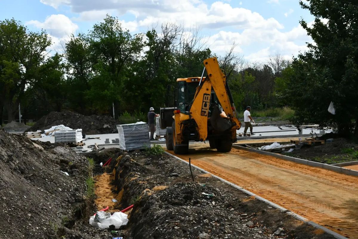 Руководство округа держит на контроле благоустройство парков в Кировском Руководство округа держит на контроле благоустройство парков в Кировском