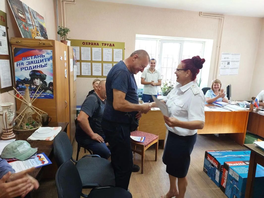 Сегодня, 31 июля, в Автобазе специализированной техники Донецкого филиала ФГУП «ЖДН» прошли праздничные мероприятия, посвящённые Дню железнодорожника Сегодня, 31 июля, в Автобазе специализированной техники Донецкого филиала ФГУП «ЖДН» прошли праздничные мероприятия, посвящённые Дню железнодорожника