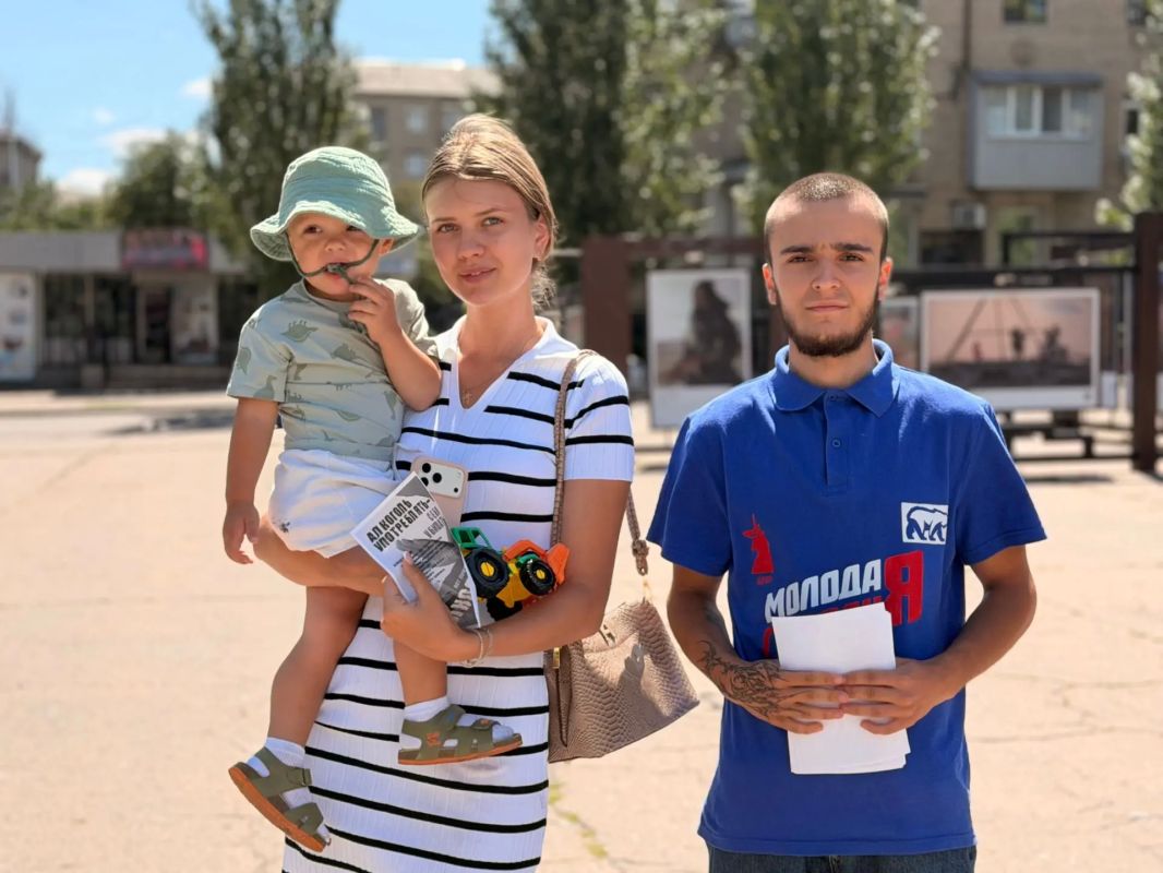 «Мы против!». В рамках национального проекта «Молодёжь и дети» в городском округе Торез состоялась городская акция «Мы против!», организованная активистами «Молодой Гвардии Единой России» «Мы против!». В рамках национального проекта «Молодёжь и дети» в городском округе Торез состоялась городская акция «Мы против!», организованная активистами «Молодой Гвардии Единой России»