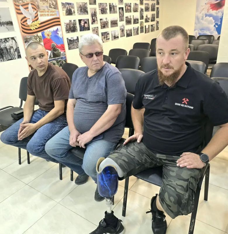 Дмитрий Огилец: Сегодня в Доме Ветеранов коротко обсудили реализацию а Республике программы "Социальный контракт для ветеранов СВО" Дмитрий Огилец: Сегодня в Доме Ветеранов коротко обсудили реализацию а Республике программы "Социальный контракт для ветеранов СВО"