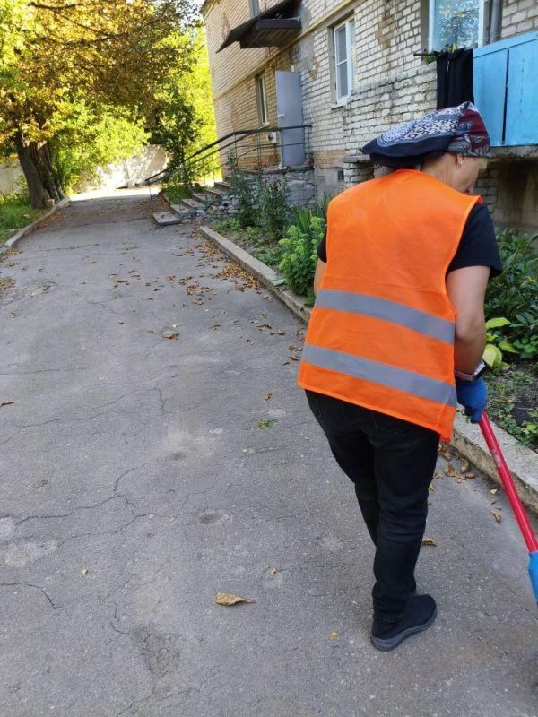 Работники Волновахского филиала Управления МКД ДНР продолжают выполнять плановые работы по обслуживанию жилого фонда