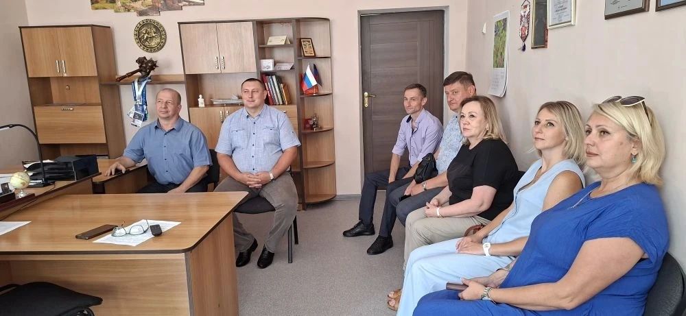 Денис Зубов: 31 июля в администрации городского округа Иловайск состоялось рабочее совещание временно исполняющего полномочия главы муниципального образования городской округ Иловайск Александра Васильевича Кузнецова с... Денис Зубов: 31 июля в администрации городского округа Иловайск состоялось рабочее совещание временно исполняющего полномочия главы муниципального образования городской округ Иловайск Александра Васильевича Кузнецова с...