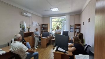Депутат Тельмановского муниципального совета Александр Хайтулов провёл встречу с коллективом Финансового управления Администрации Тельмановского муниципального округа