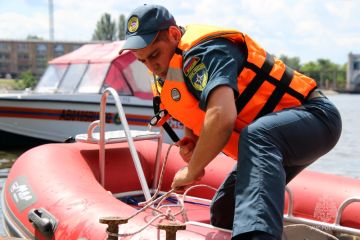 Когда секунды решают всё. Водолазы Специализированного спасательного центра МЧС России шаг за шагом показали, как действуют в критических ситуациях на воде