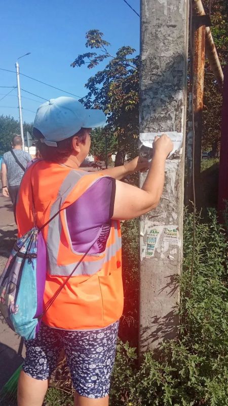 Коммунальщики Снежного продолжают благоустраивать территории общего пользования Коммунальщики Снежного продолжают благоустраивать территории общего пользования
