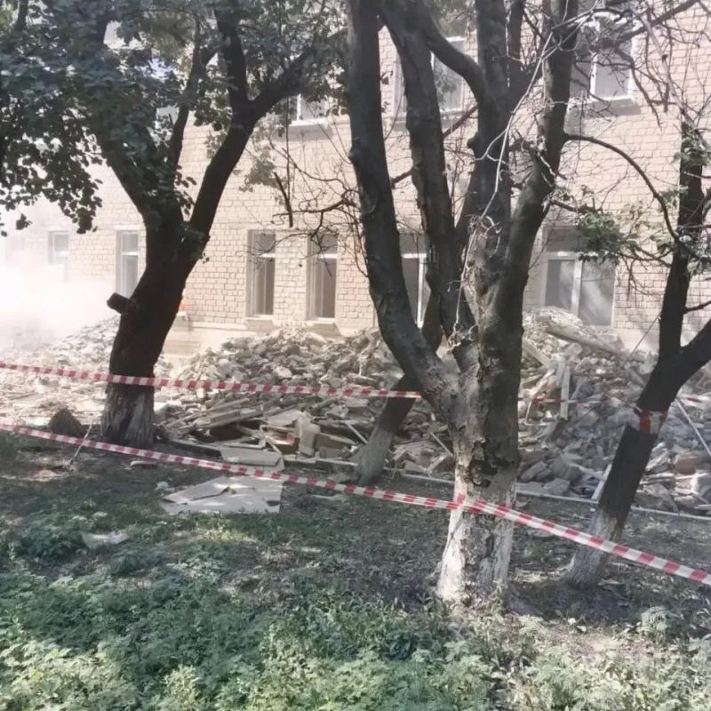 Владимирцы ремонтируют здание, медики из Якутии проводят операции: больница в Кировском – на этапе обновления Владимирцы ремонтируют здание, медики из Якутии проводят операции: больница в Кировском – на этапе обновления