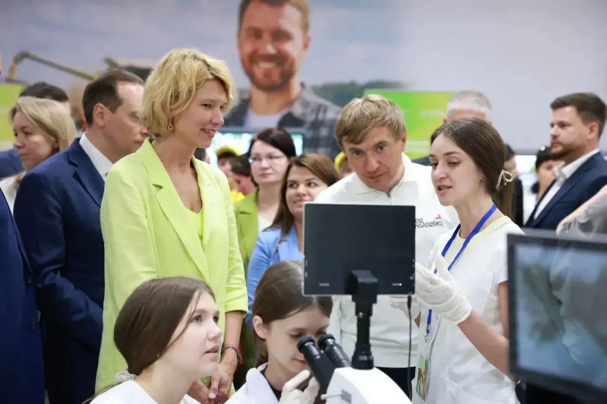 Каким будет сельское хозяйство Донбасса завтра? Ответ знает наша молодежь! Каким будет сельское хозяйство Донбасса завтра? Ответ знает наша молодежь!