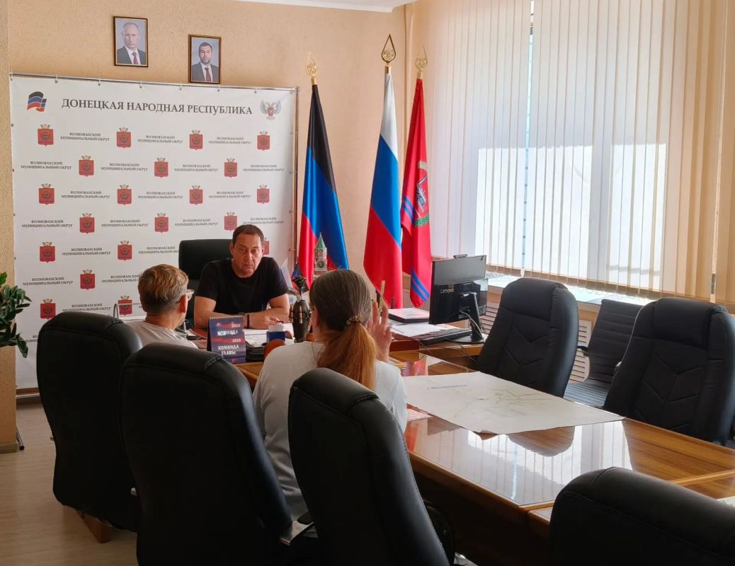 Константин Зинченко: Провёл личный приём граждан совместно с руководителями профильных структурных подразделений администрации Волновахского муниципального округа