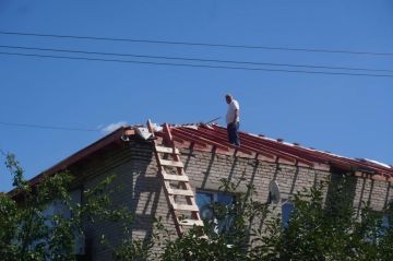Сергей Юзвинкевич: В Володарском муниципальном округе продолжаются работы по ремонту кровель многоквартирных домов