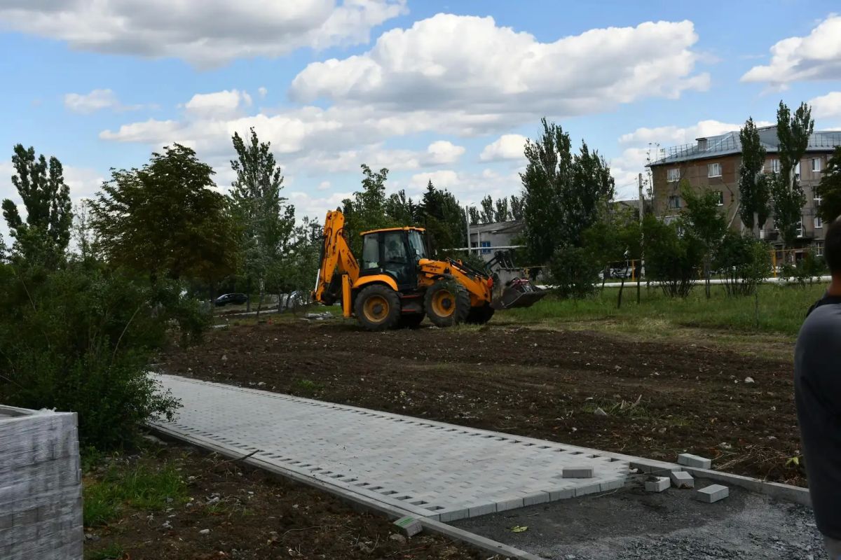 Руководство округа держит на контроле благоустройство парков в Кировском Руководство округа держит на контроле благоустройство парков в Кировском