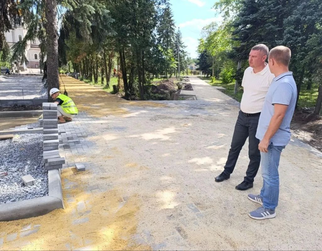 В Ждановке продолжается создание Аллеи памяти героев В Ждановке продолжается создание Аллеи памяти героев