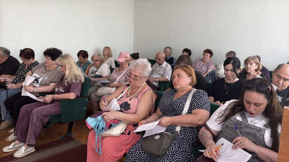 Анна Кондрыкинская: Состоялась очередная встреча с инициативными жителями и старшими по домам в Пролетарском районе города Донецка Анна Кондрыкинская: Состоялась очередная встреча с инициативными жителями и старшими по домам в Пролетарском районе города Донецка