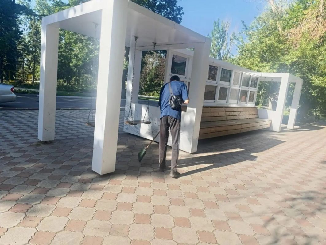 В Ждановке продолжаются плановые работы по благоустройству города В Ждановке продолжаются плановые работы по благоустройству города