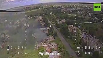 Расчёты артиллерии и FPV-дроны разнесли два украинских пункта управления БПЛА в Алексеево-Дружковке в ДНР