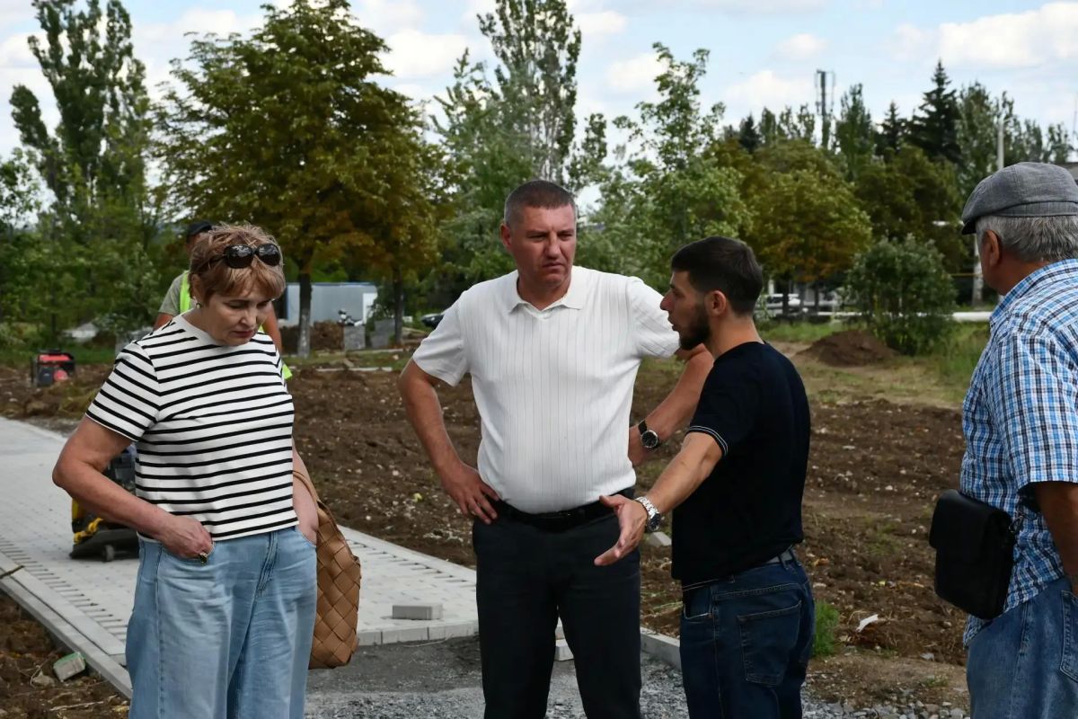 Руководство округа держит на контроле благоустройство парков в Кировском Руководство округа держит на контроле благоустройство парков в Кировском