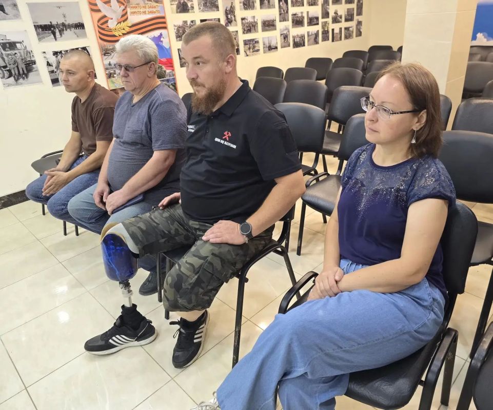Дмитрий Огилец: Сегодня в Доме Ветеранов коротко обсудили реализацию а Республике программы "Социальный контракт для ветеранов СВО"