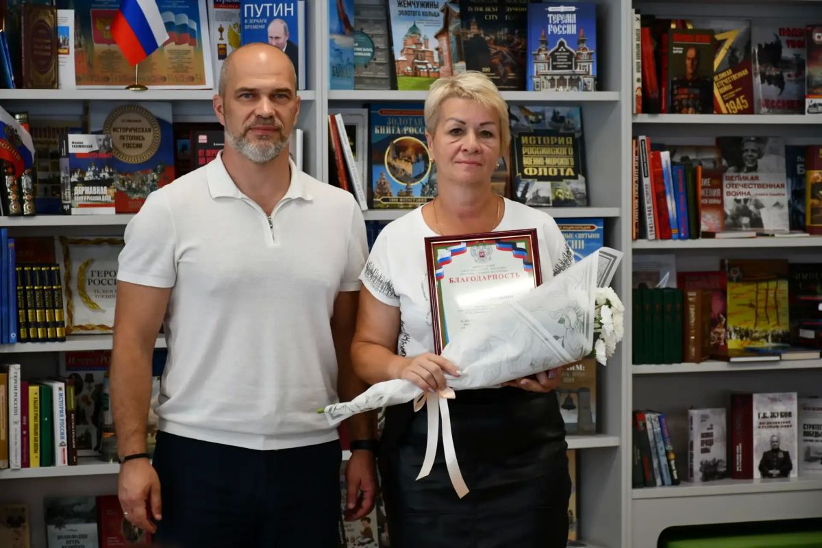 В преддверии Дня железнодорожника в Дебальцево прошло торжественное собрание, посвящённое работникам стальной магистрали В преддверии Дня железнодорожника в Дебальцево прошло торжественное собрание, посвящённое работникам стальной магистрали
