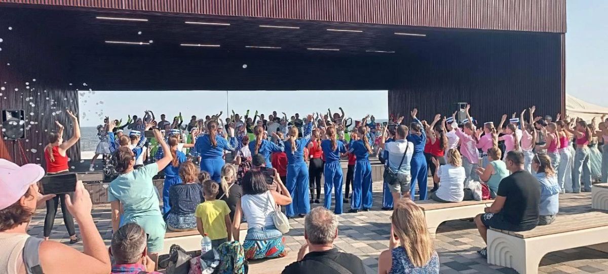 В августе по инициативе Единой России пройдет акция «Культурный Донбасс» В августе по инициативе Единой России пройдет акция «Культурный Донбасс»