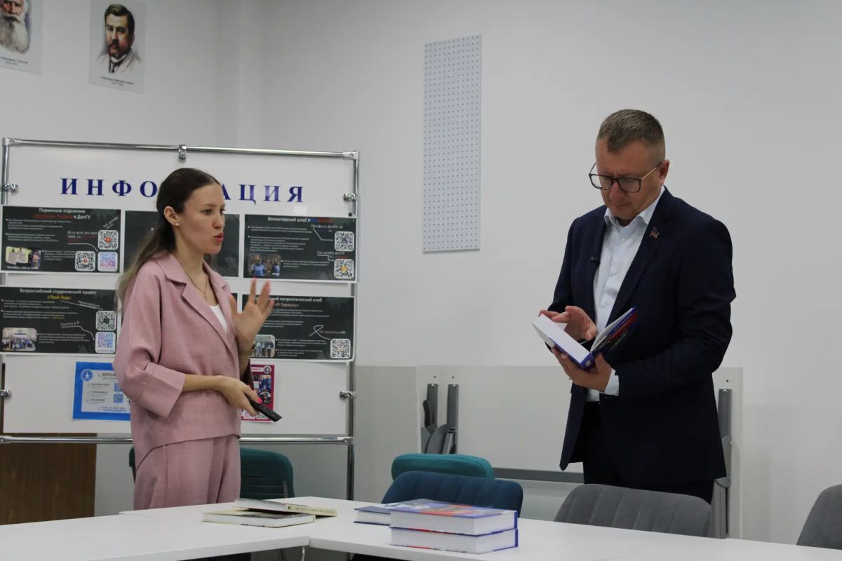 Депутат Народного Совета ДНР от "Единой России" Виктор Николаенко посетил научно-образовательные лаборатории ДонГУ Депутат Народного Совета ДНР от "Единой России" Виктор Николаенко посетил научно-образовательные лаборатории ДонГУ