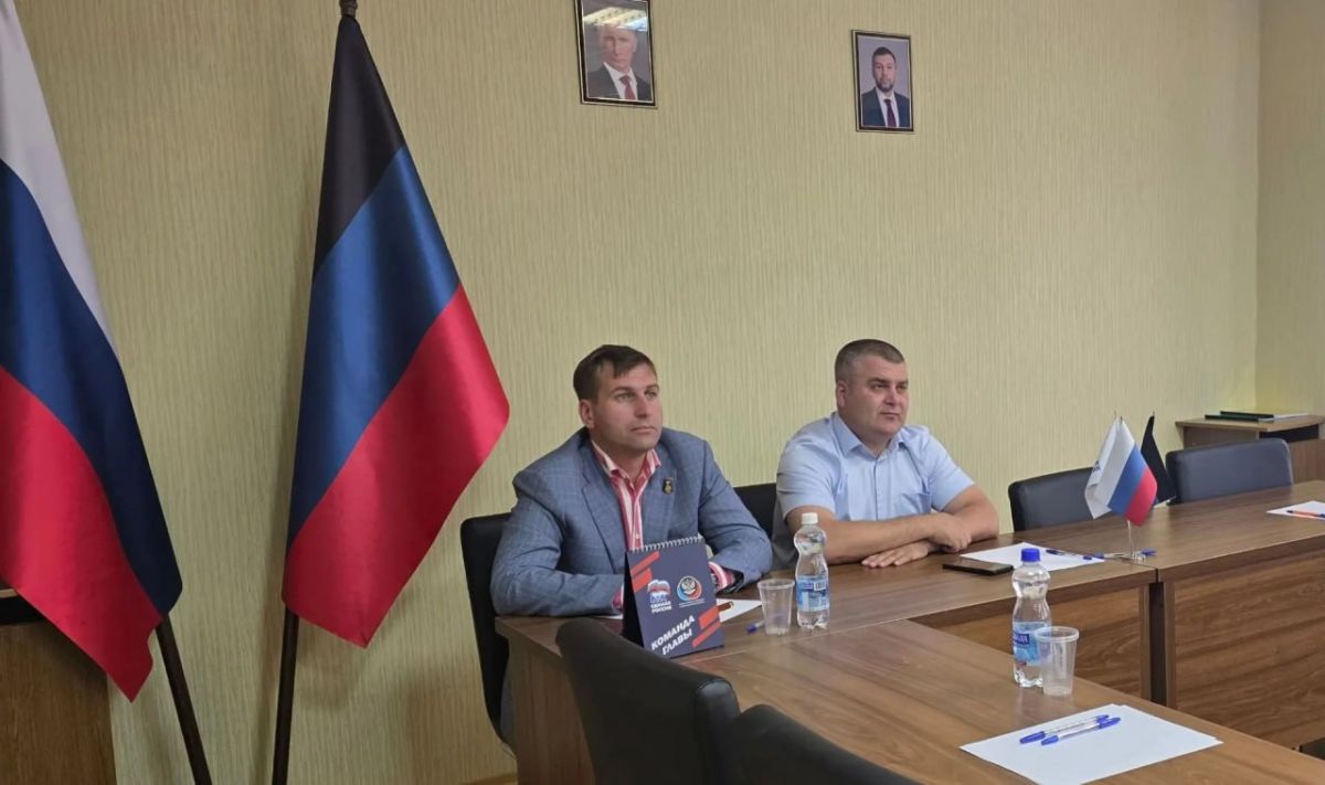 Юрий Атаманов: Со своим заместителем Кириллом Рыбаковым принял участие в заседании Комитета Народного Совета по жилищно-коммунальному хозяйству посредством ВКС