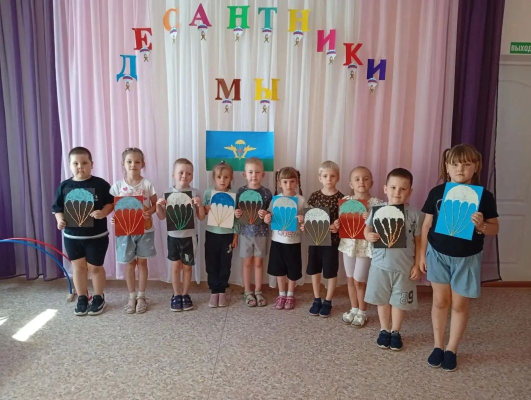 В преддверии Дня воздушно-десантных войск в детском саду № 3 «Радуга» прошло мероприятие, подтвердившее, что у нынешнего поколения героев-десантников растет достойная смена В преддверии Дня воздушно-десантных войск в детском саду № 3 «Радуга» прошло мероприятие, подтвердившее, что у нынешнего поколения героев-десантников растет достойная смена