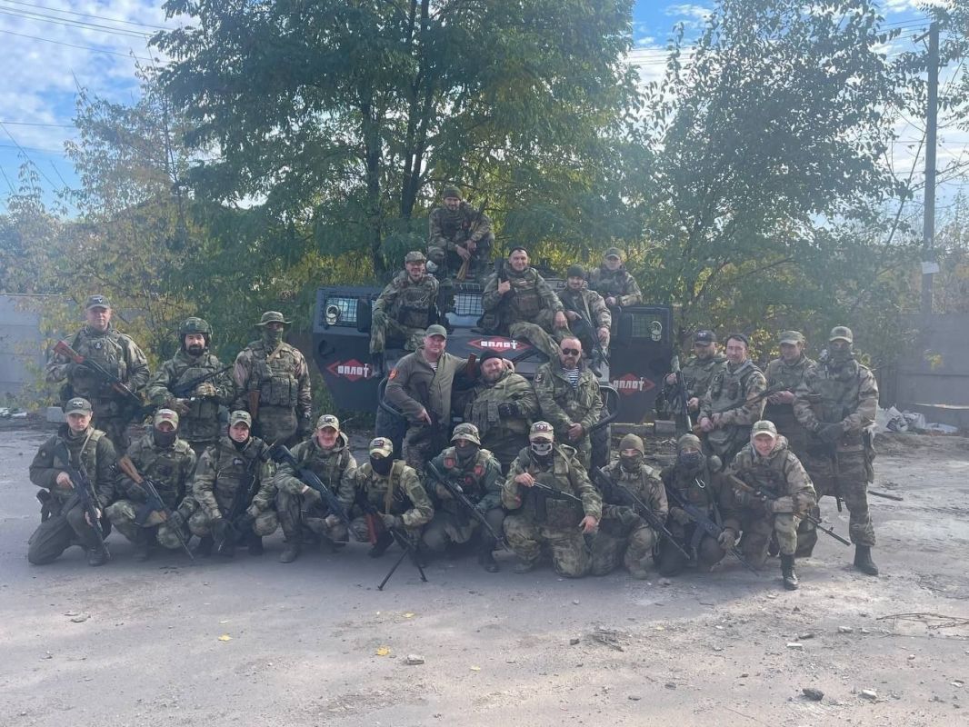С днём рождения, командир! С днём рождения, командир!