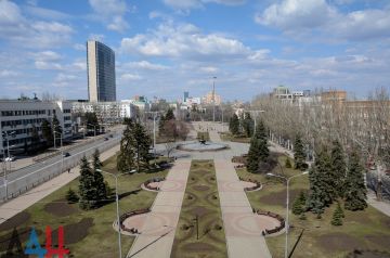 День инкассатора, работников техподдержки, бумажных салфеток и горчицы