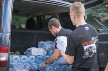 Молодежь доставила 400 литров питьевой воды в ПВР Харцызска