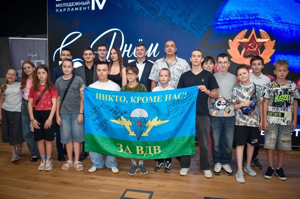 «Никто кроме нас!»: юнармейцы ДНР познакомились с десантной подготовкой