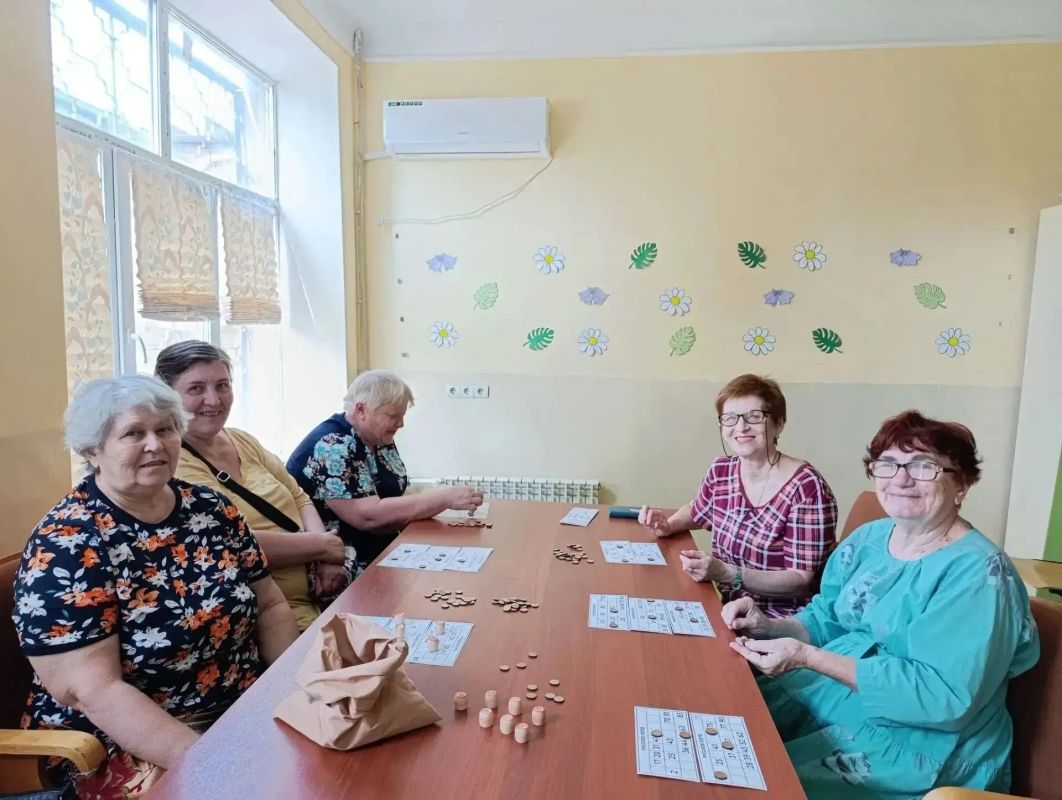 Пожилые жители Ильичевского района приобщились к игре в лото