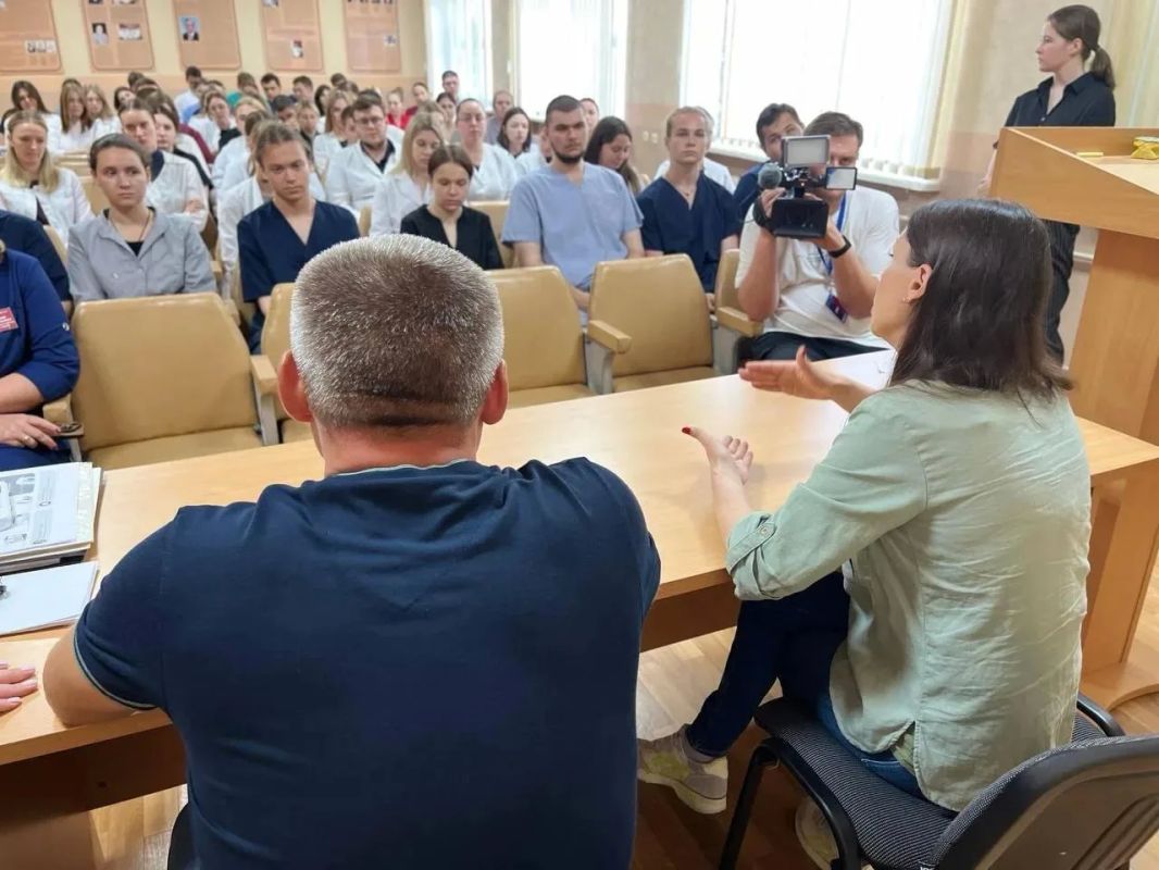 Ирина Куксенкова: Встретилась с донбасскими студентамимедиками Ирина Куксенкова: Встретилась с донбасскими студентамимедиками