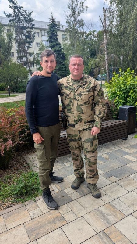 С днём рождения, дорогой товарищ, брат и командир! С днём рождения, дорогой товарищ, брат и командир!