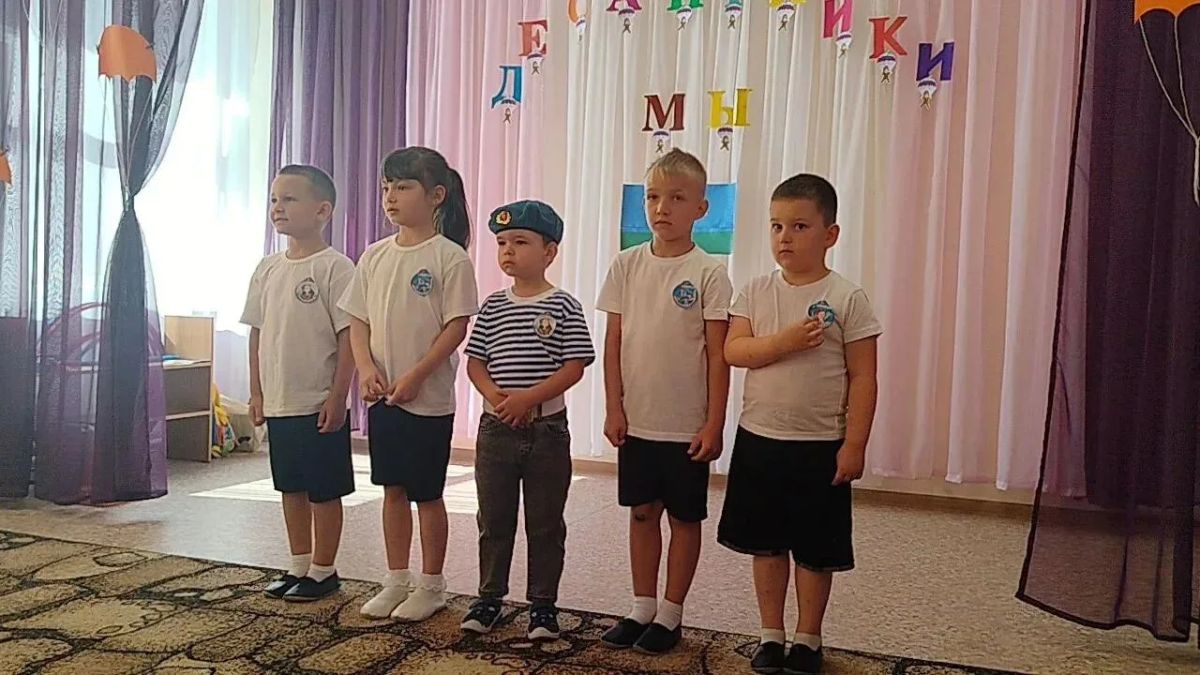 В преддверии Дня воздушно-десантных войск в детском саду № 3 «Радуга» прошло мероприятие, подтвердившее, что у нынешнего поколения героев-десантников растет достойная смена В преддверии Дня воздушно-десантных войск в детском саду № 3 «Радуга» прошло мероприятие, подтвердившее, что у нынешнего поколения героев-десантников растет достойная смена