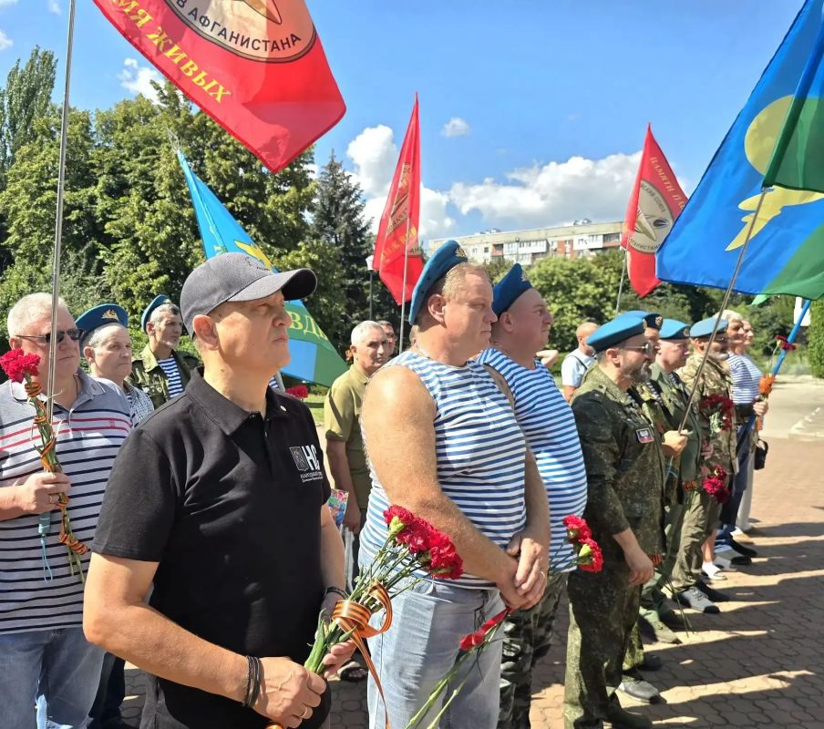 Дмитрий Огилец: Сегодня Макеевская городская организация "Российский союз ветеранов Афганистана и специальных военных операций" провела торжественное мероприятие, посвящённое празднованию Дня Воздушно-десантных войск Дмитрий Огилец: Сегодня Макеевская городская организация "Российский союз ветеранов Афганистана и специальных военных операций" провела торжественное мероприятие, посвящённое празднованию Дня Воздушно-десантных войск