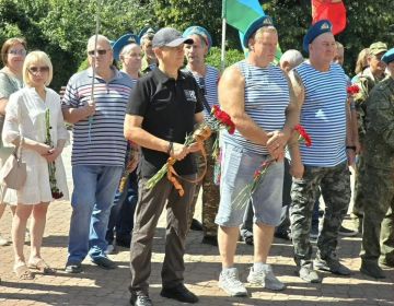 Дмитрий Огилец: Сегодня Макеевская городская организация "Российский союз ветеранов Афганистана и специальных военных операций" провела торжественное мероприятие, посвящённое празднованию Дня Воздушно-десантных войск