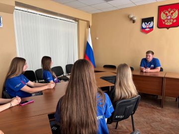 В администрации Амвросиевского муниципального округа состоялась встреча с активистами молодежных движений