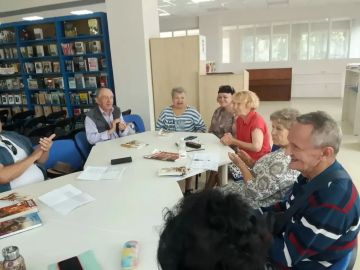1 августа состоялась встреча поэтического клуба Бригантина, на котором Надежда Корнилова презентовала свою книгу «Я вам дарю свои стихи»