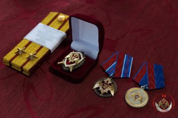 В ДНР командующий группировкой Росгвардии вручил награды участникам СВО