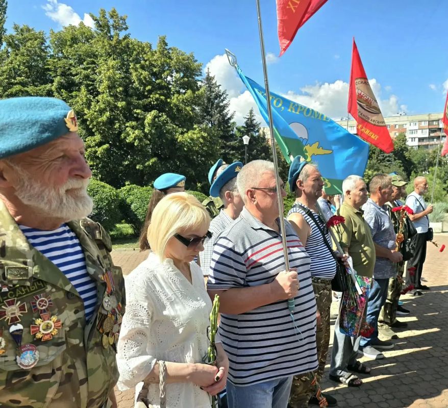 Дмитрий Огилец: Сегодня Макеевская городская организация "Российский союз ветеранов Афганистана и специальных военных операций" провела торжественное мероприятие, посвящённое празднованию Дня Воздушно-десантных войск Дмитрий Огилец: Сегодня Макеевская городская организация "Российский союз ветеранов Афганистана и специальных военных операций" провела торжественное мероприятие, посвящённое празднованию Дня Воздушно-десантных войск