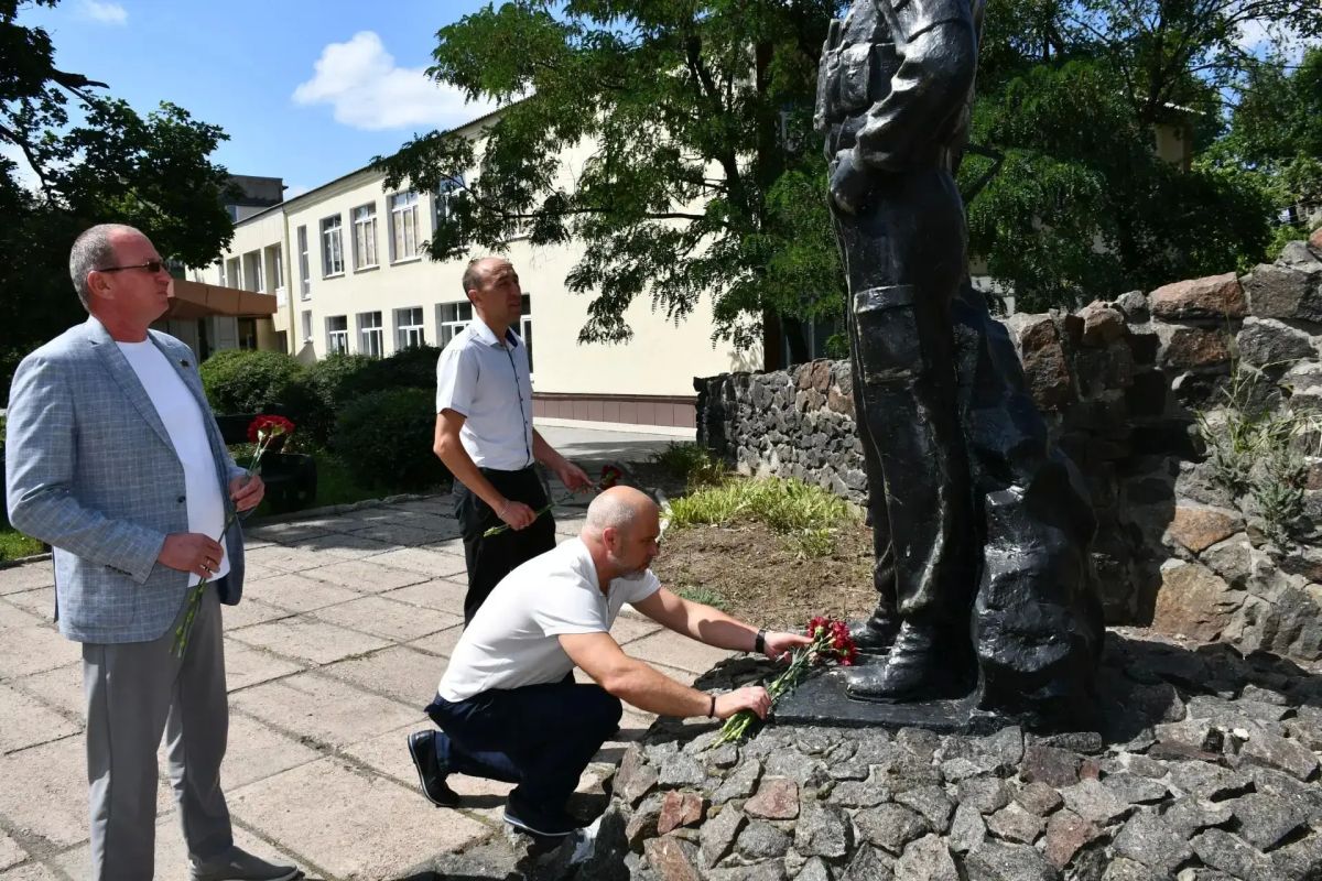 Воздушно-десантные войска по праву считаются элитой наших Вооруженных сил Воздушно-десантные войска по праву считаются элитой наших Вооруженных сил