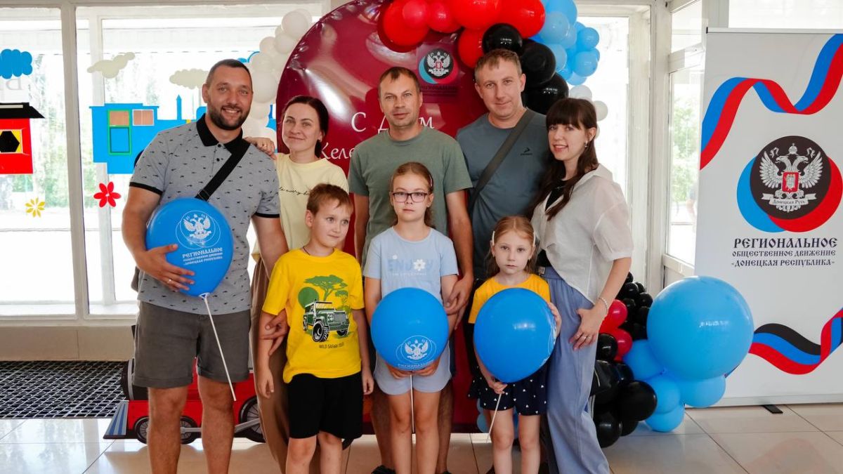Праздник на рельсах: торжества прошли на Детской железной дороге Донецка Праздник на рельсах: торжества прошли на Детской железной дороге Донецка
