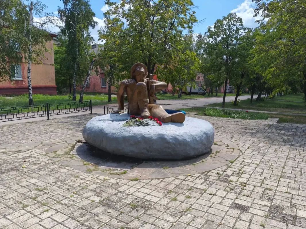 Помним. Гордимся. Чтим традиции Помним. Гордимся. Чтим традиции