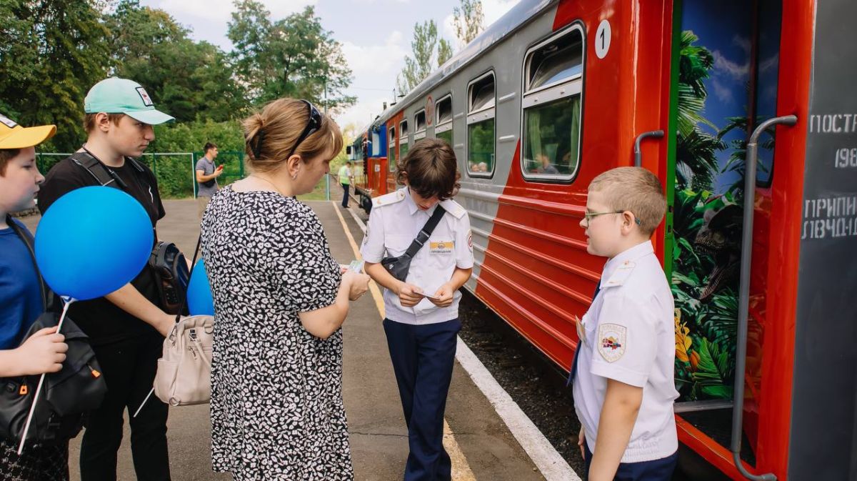 Праздник на рельсах: торжества прошли на Детской железной дороге Донецка Праздник на рельсах: торжества прошли на Детской железной дороге Донецка