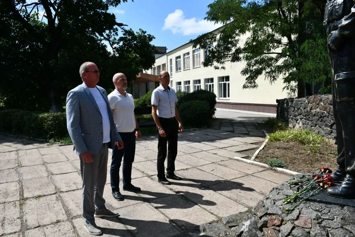 Воздушно-десантные войска по праву считаются элитой наших Вооруженных сил Воздушно-десантные войска по праву считаются элитой наших Вооруженных сил