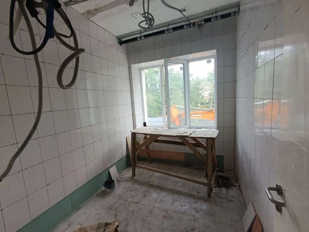 Подмосковные строители продолжают капитальный ремонт в Центральной районной больнице в пгт Тельманово Подмосковные строители продолжают капитальный ремонт в Центральной районной больнице в пгт Тельманово
