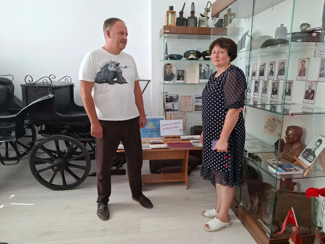 В преддверии профессионального праздника Дня железнодорожника 01.08.2026 г. в Волновахском окружном историко – краеведческом музее открылась выставка «Дорога, которую выбрали мы!»